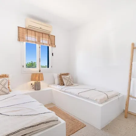 Bini Ezolea Βίλα Binibeca