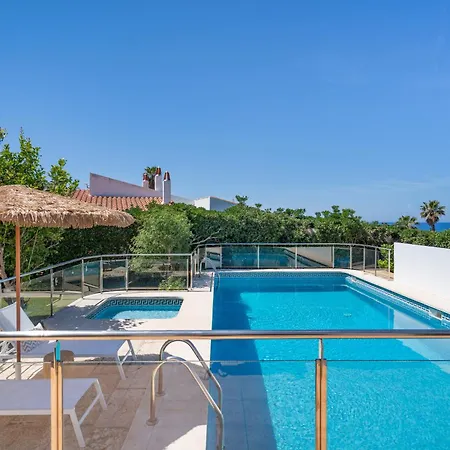 Bini Ezolea Villa *