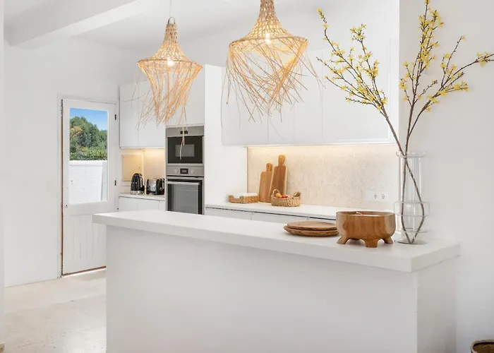 فيلة Bini Ezolea