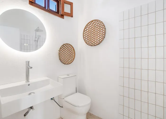 Bini Ezolea فيلة